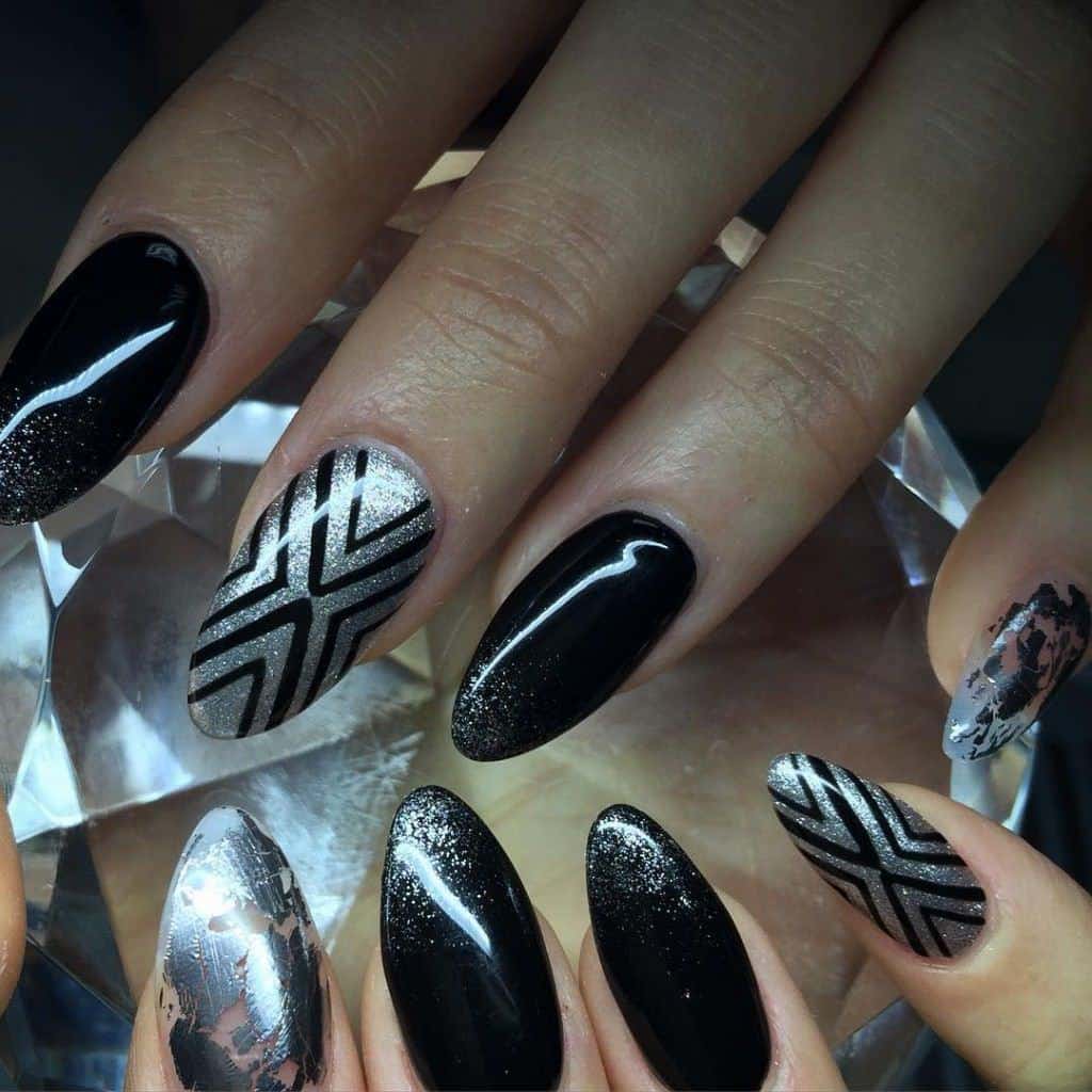 Acrylic Nail Black & Silver