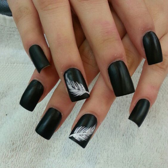 Feather design Black Nail