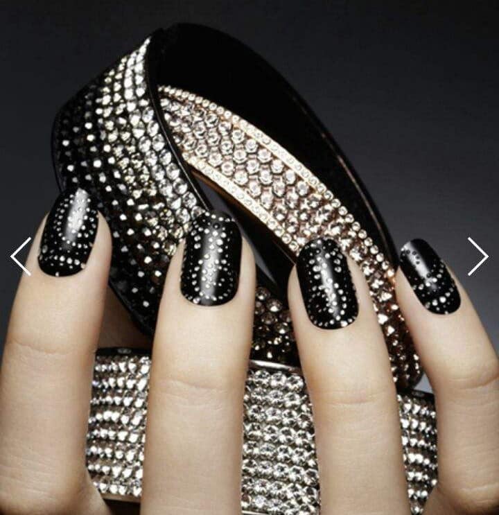 Bold In Black Short Nail 