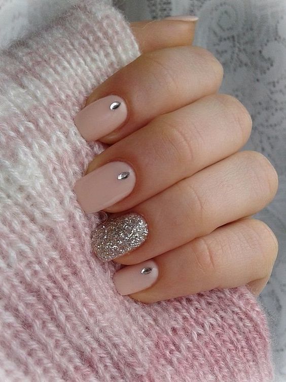 70 Hypnotic Short Nail Designs To Create The Buzz