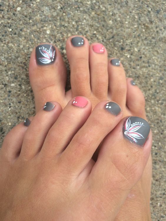 Cute Dreamy Grey Toe Nail Designs 