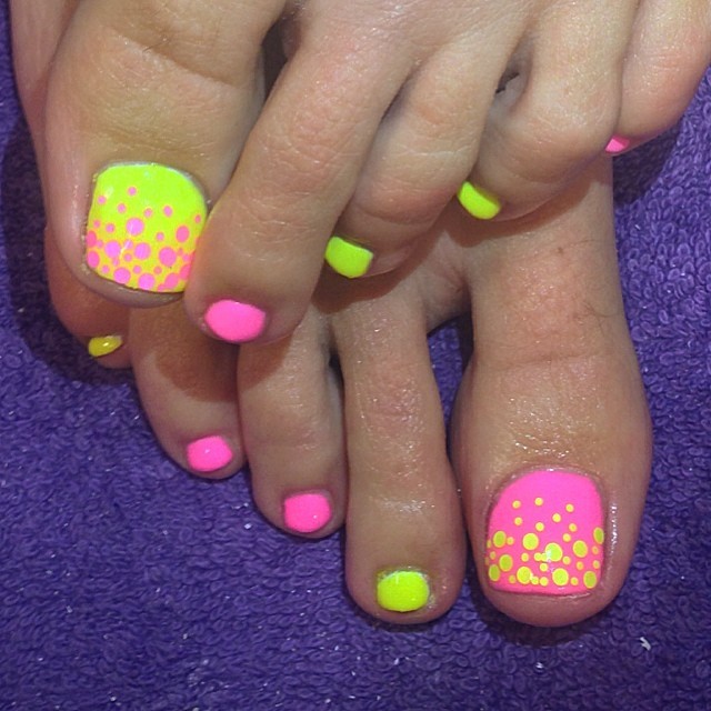 Neon Yellow & Pink Spot nail color 