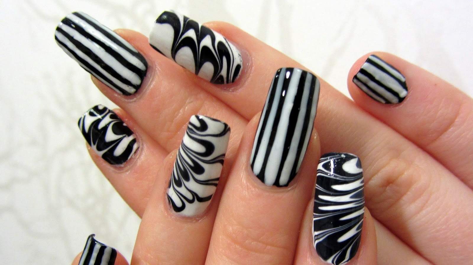 black and white Pattern Nail