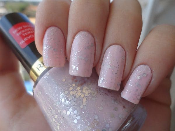 girl favorite Silver Splash Glitter nail idea