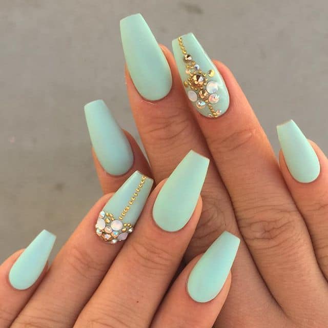 20 Fascinating Light Green, Maroon & Airbrush Nails