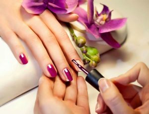 Nail shape: oval, length: medium, color palette: pink, finish: glossy, design style: minimalist.