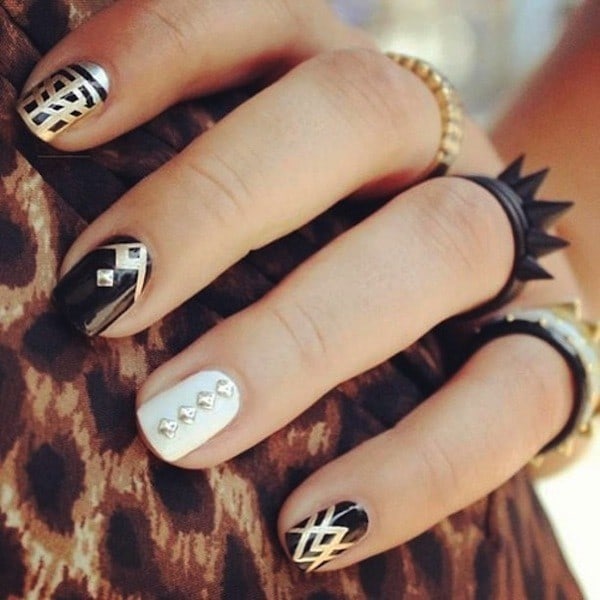  Clashing black and gold nail for women 