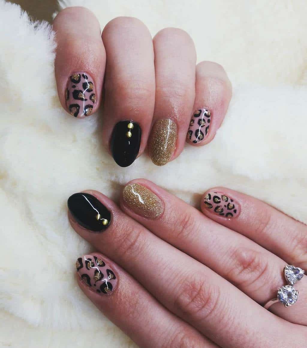  Tiger Pattern with black and gold nail