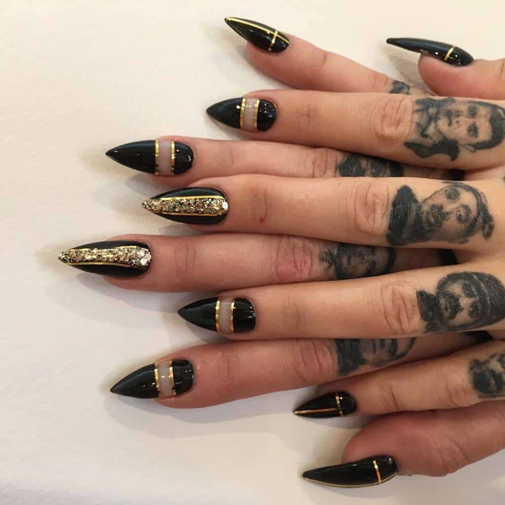 black and gold nail designs 18