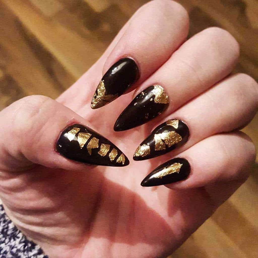 Shiny black and gold nail art 