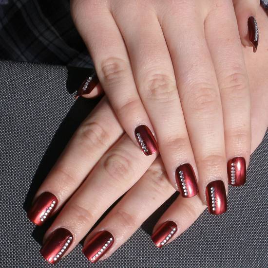 burgundy nails