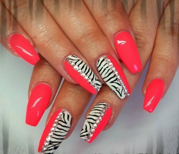 feather & zebra nail designs 17