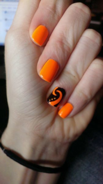 25 Vibrant Orange Nail Designs to Capture All The Attention