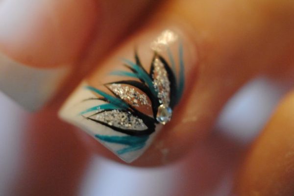 10. Geometric nail art on ring finger - wide 4