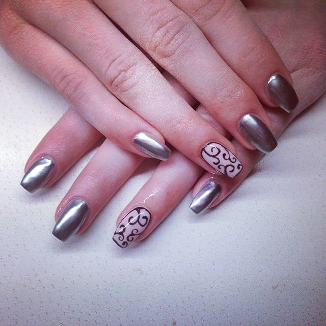 Metallic Elegance silver nail 