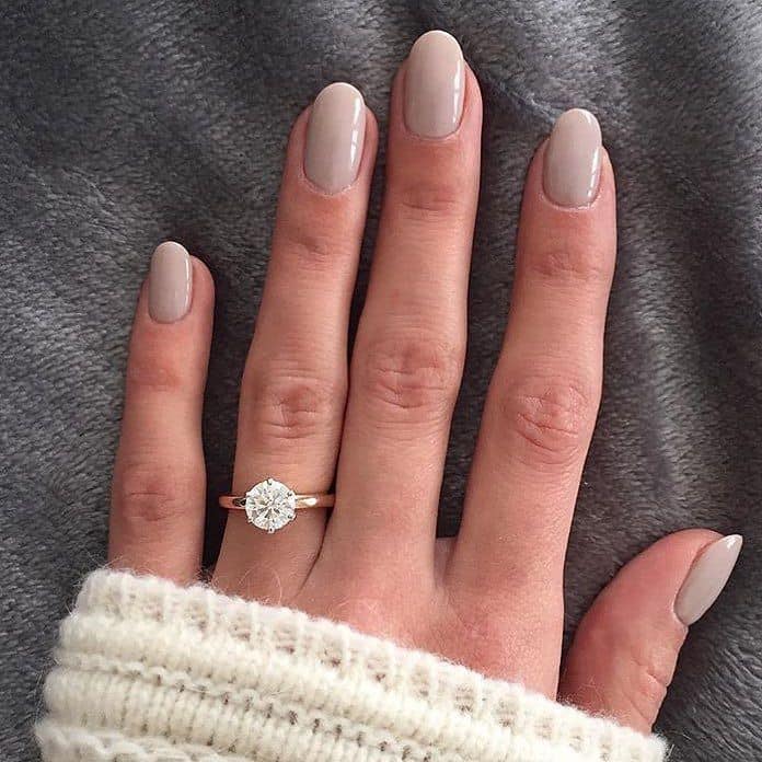 short almond shaped nails