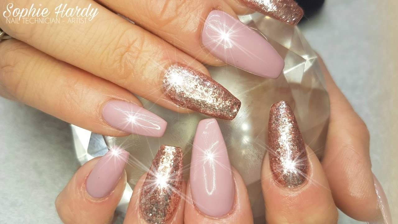 Base pink And rose gold nails