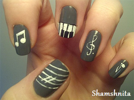 Grey music nail art 