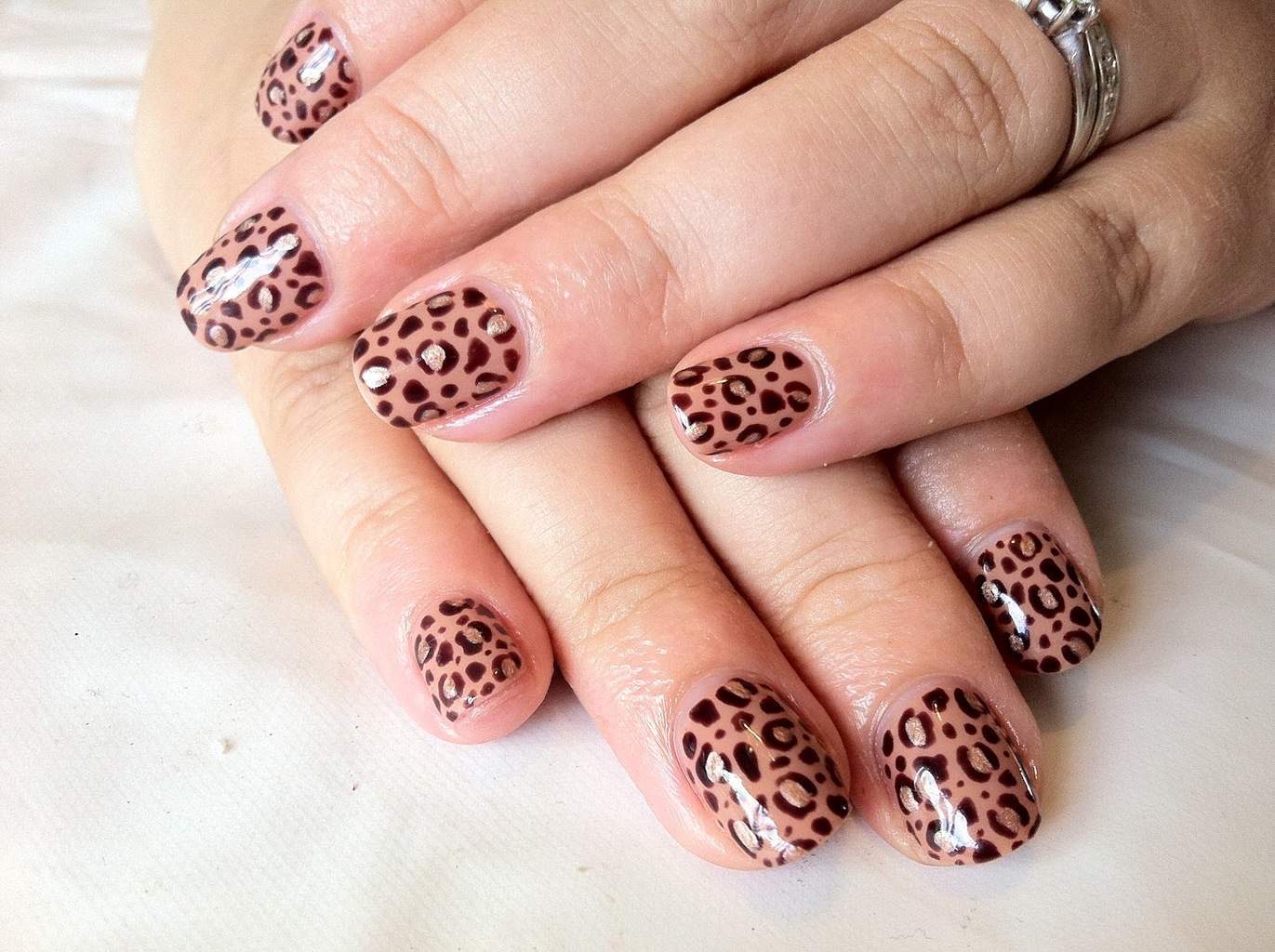 Classic Leopard Nail idea