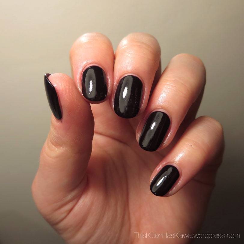 Short Squoval nail shape