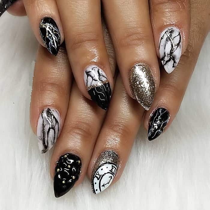 30 Alluring White Plus Gold Nail Designs