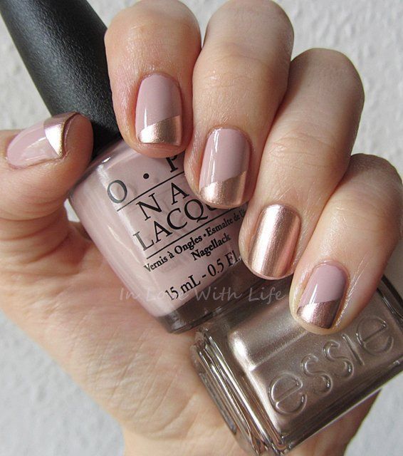 Christmas design Chic Beige Nail idea