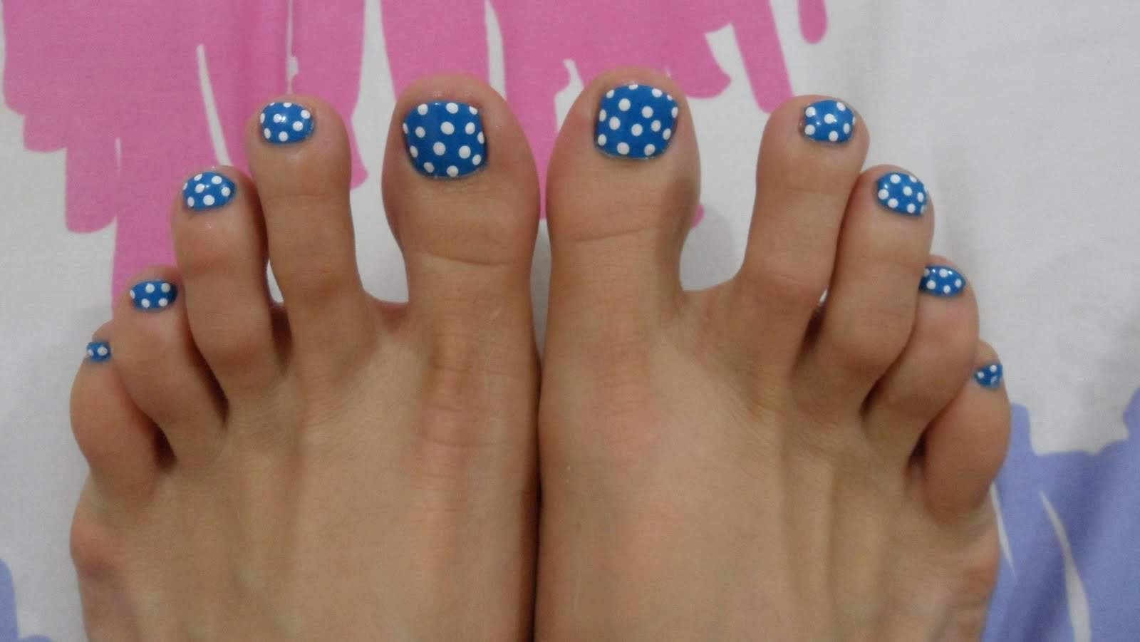 Blue Polka Dot pedicure nail design