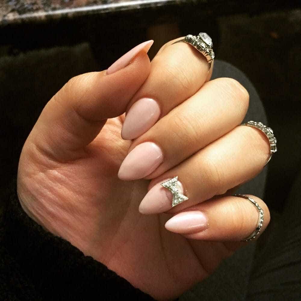 30 Best Almond Shaped Nail Designs To Sneak The Peek