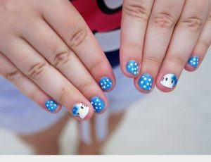 Round-shaped nails with glossy finish.