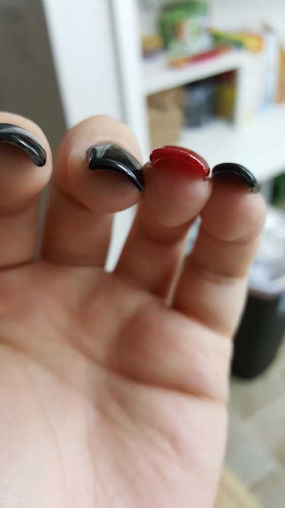 Overfilling acrylic nails 