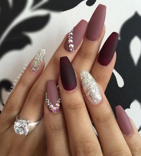 maroon color nails