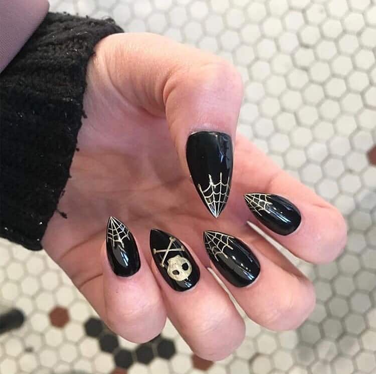 black halloween nails