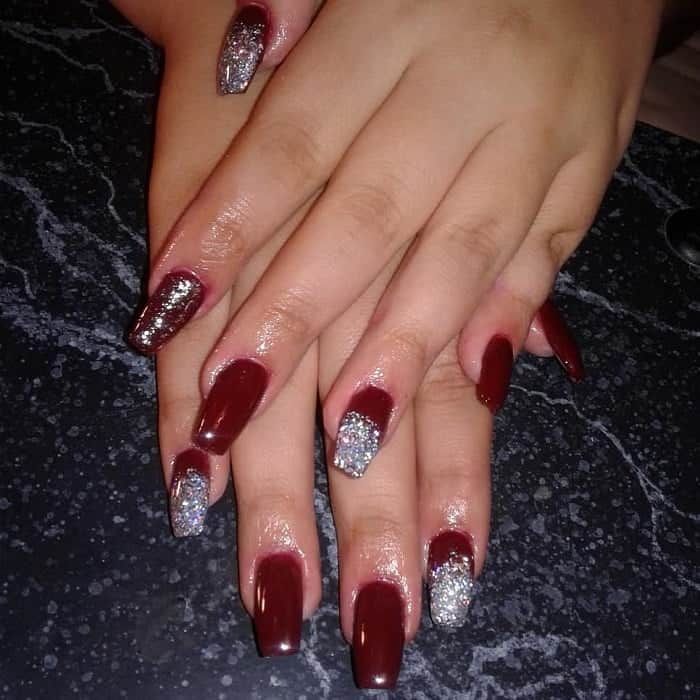 maroon acrylic nails with glitter