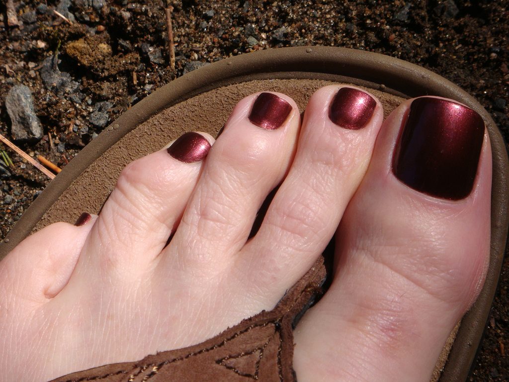 maroon color nail polish