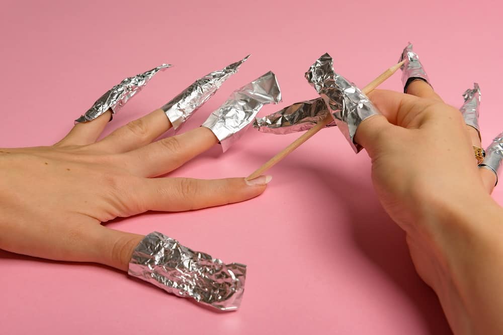 Ways To Remove Glitter Nail Polish - Tin Foil