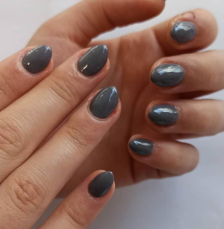 short oval grey nails