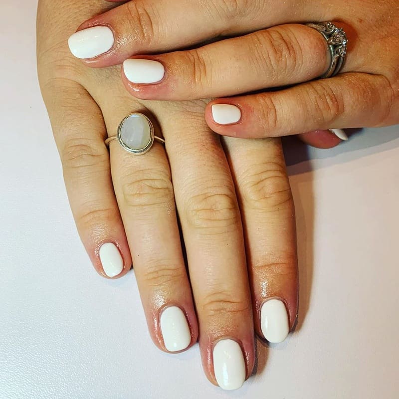 short round white nails 