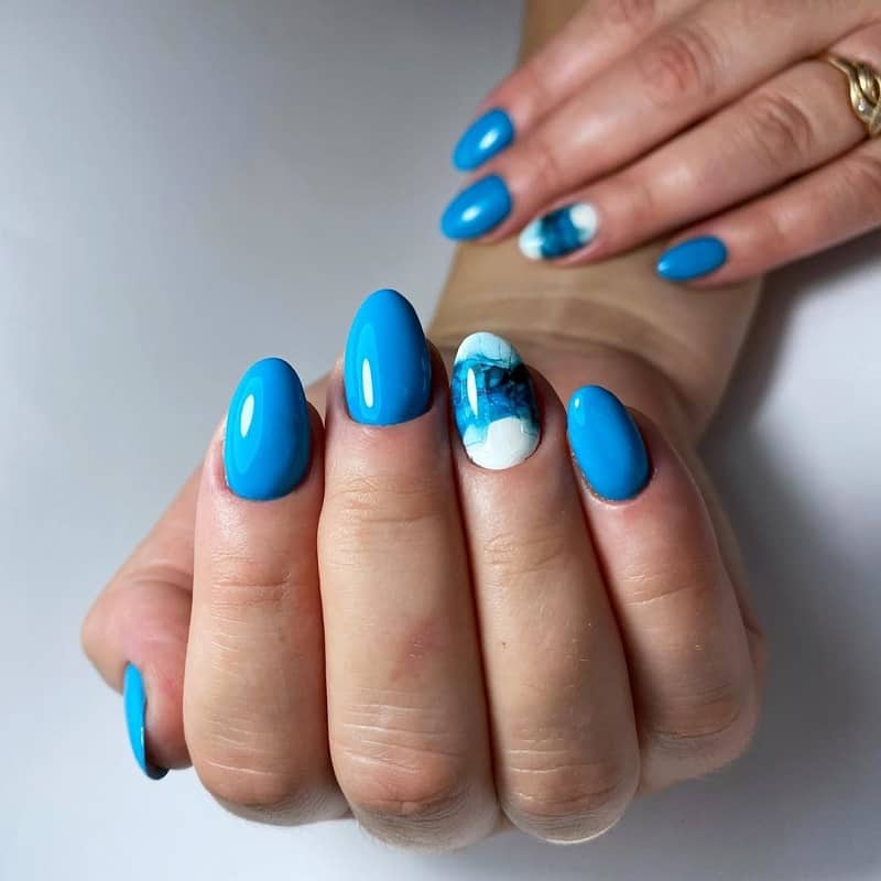 short oval blue nails