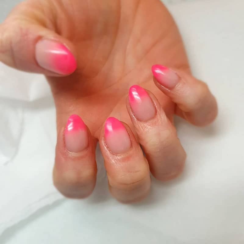 short oval pink nails