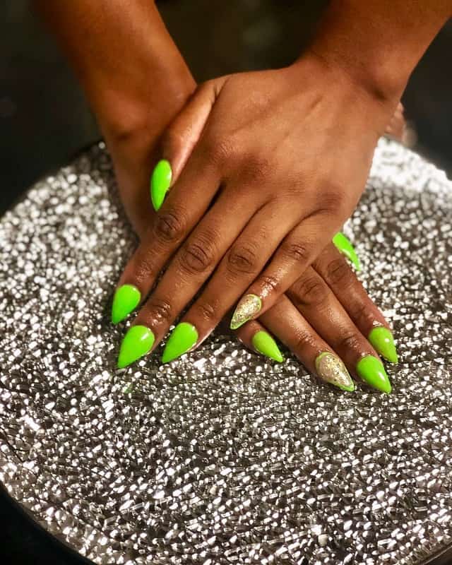 short stiletto green nails