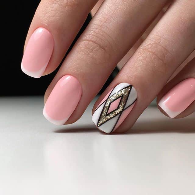 geometric accent nail