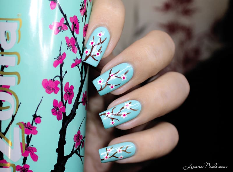 Einfaches Kirschblüten-Nageldesign