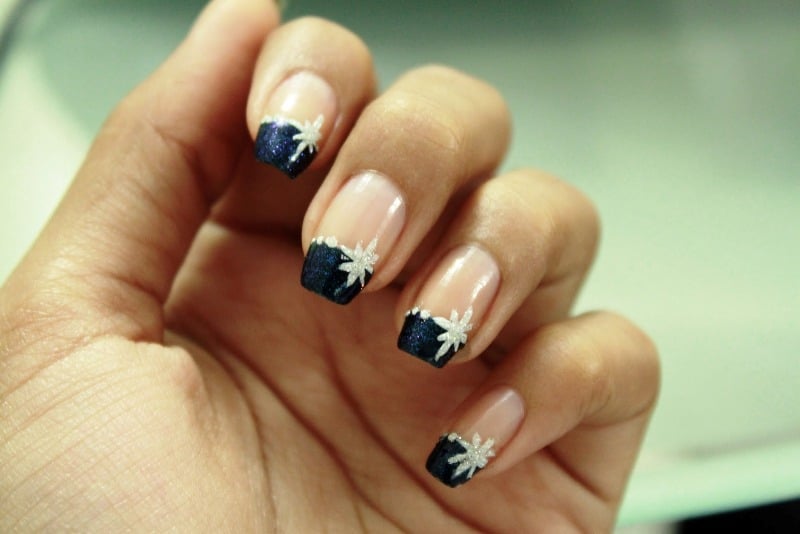 Black Tip Nail Design With Flower