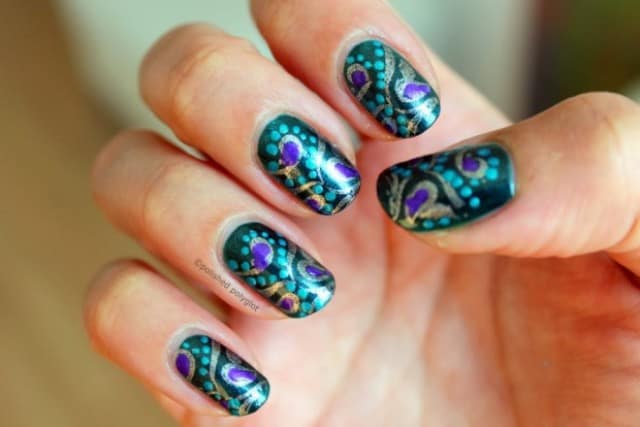 Green Abstract Nail Art 