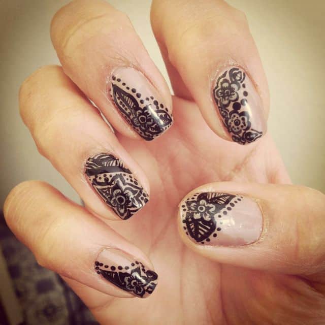 Henna Nail art in Black