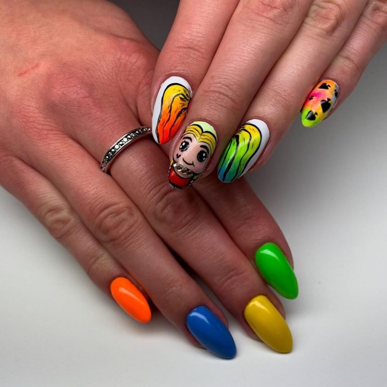 21 Freaky Harley Quinn Nail Art to Go Crazy – NailDesignCode