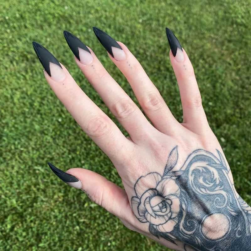 30 Eye Catching Black Tip Nails That Are Simply Elegant