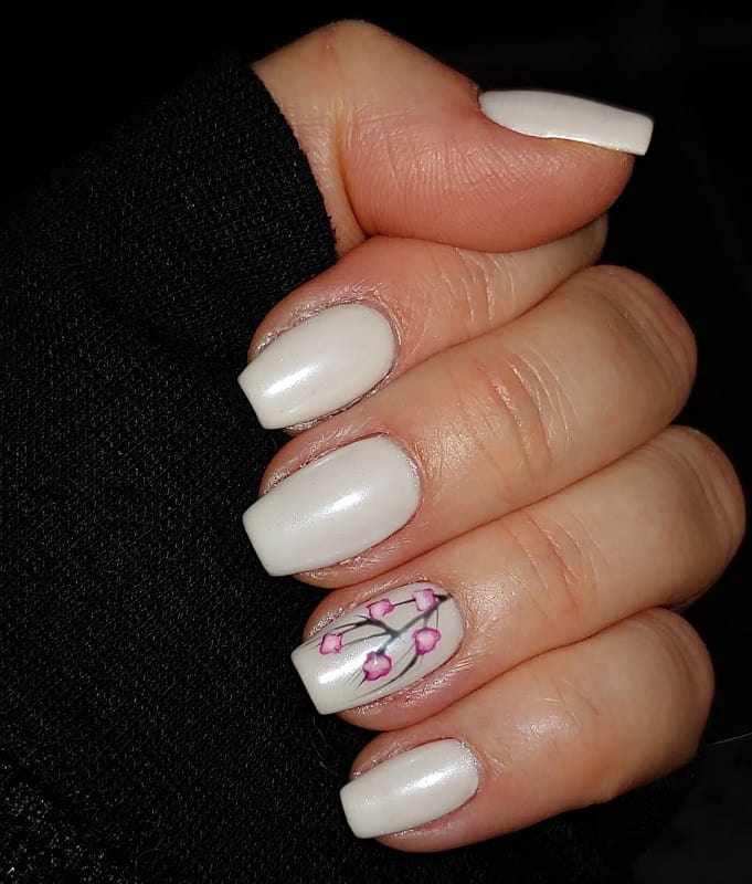  nail art simple en fleur de cerisier 