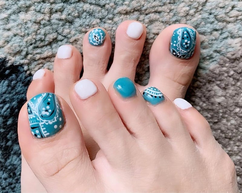 hand painted toe nail art