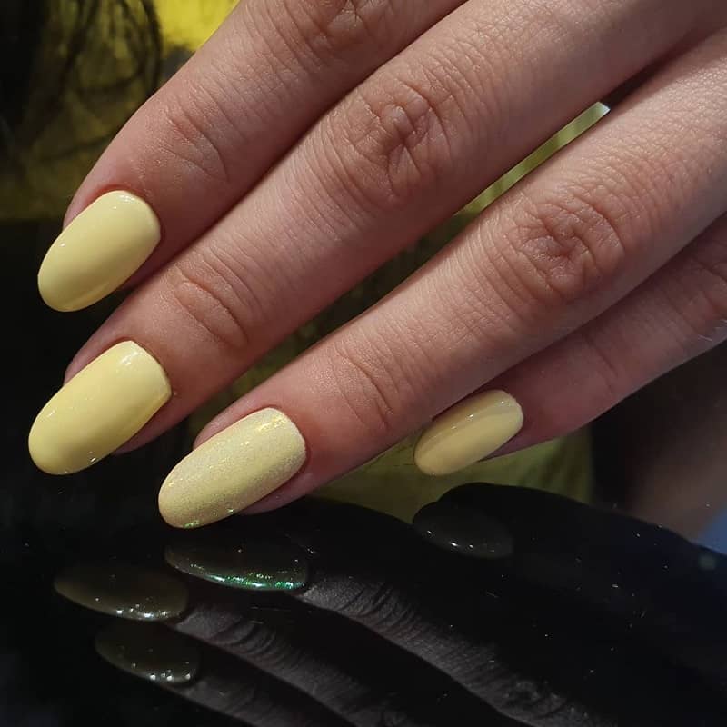 round acrylic yellow nails